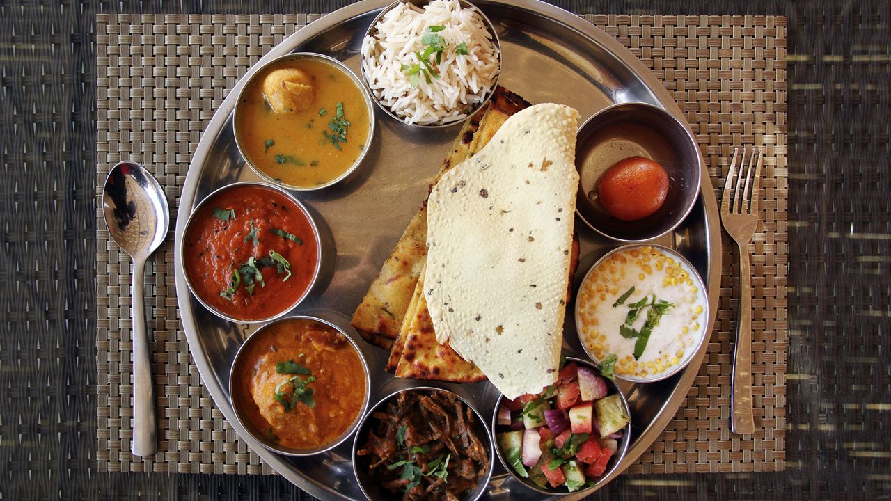 Yoga traveler planning stay food and local transport in Rishikesh